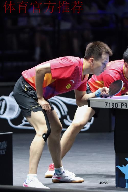 戴维斯中路送短传 穆迪罚球线跳投2+1